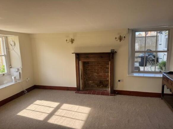 dinning room.jpg