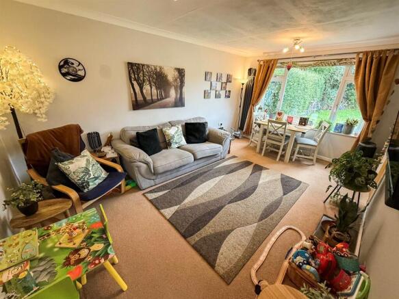 Lounge/ Dining Room