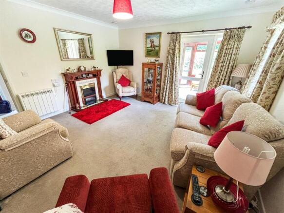 Lounge/ Dining Room