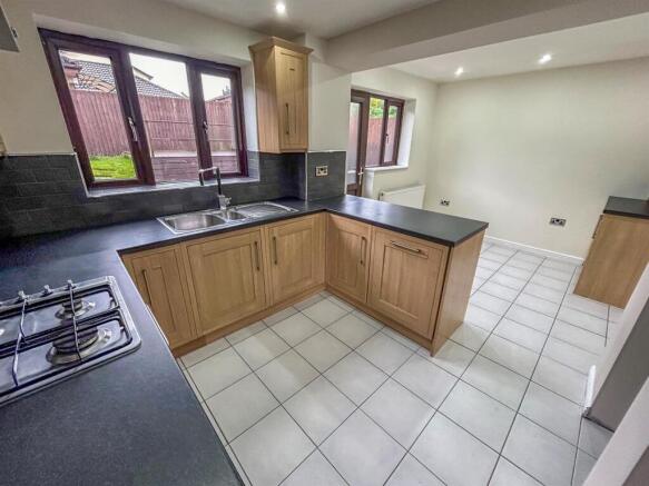 Kitchen/ Breakfast Room