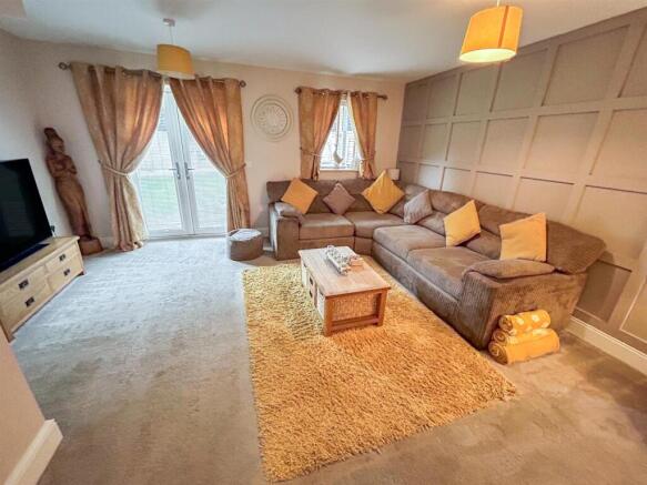 Lounge/ Dining Room