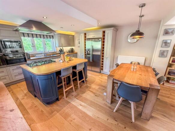 Kitchen/ Dining Room