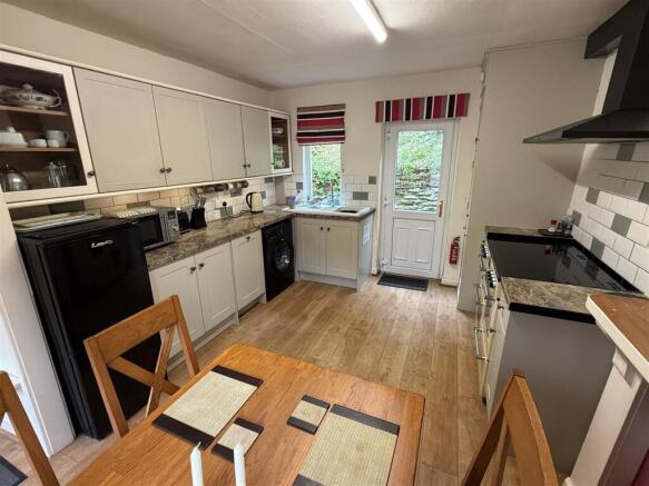 Kitchen/ Dining Room