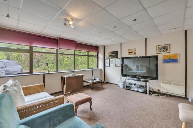Second Lounge/Movie Room