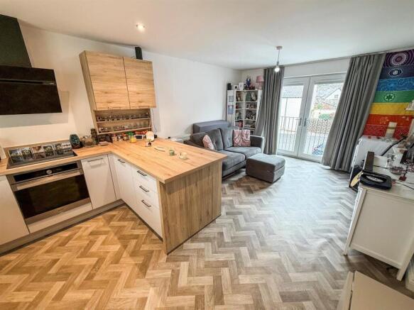 Lounge/ Kitchen