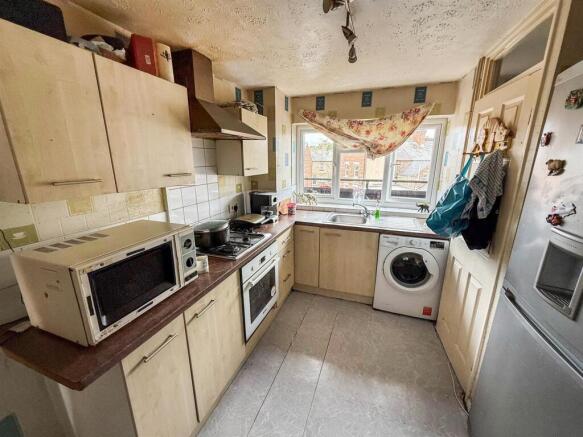 KITCHEN / DINING ROOM