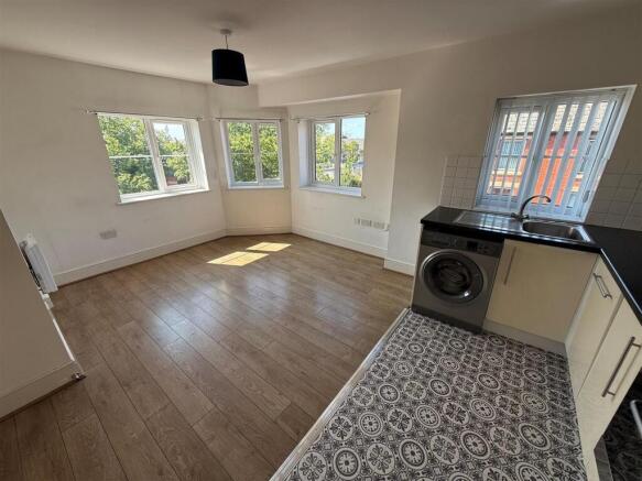 LOUNGE/KITCHEN