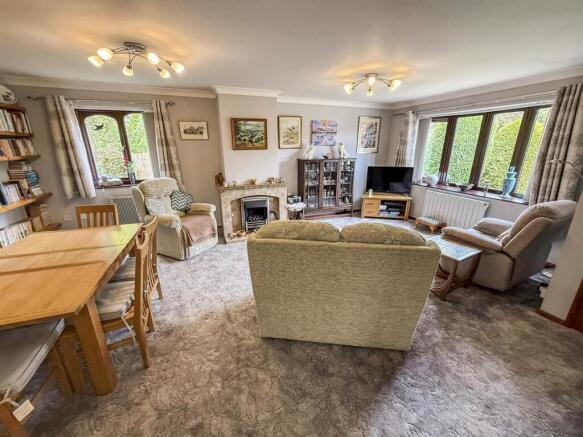Lounge/ Dining Room