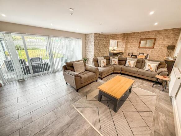 Lounge/Dining Room