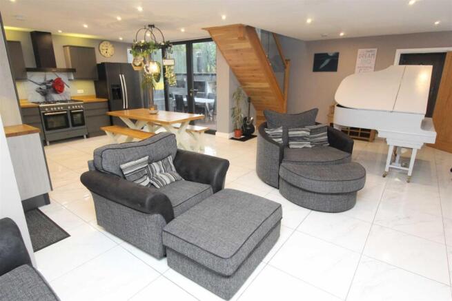 Lounge/ Dining/ Kitchen