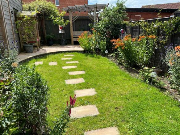 Rear garden 2.jpg