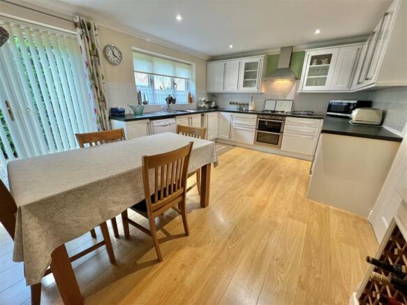 KITCHEN 1.jpg