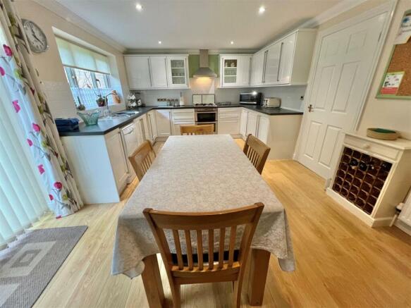 KITCHEN 3.jpg