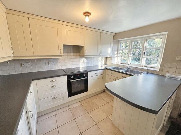 Kitchen 2.jpg