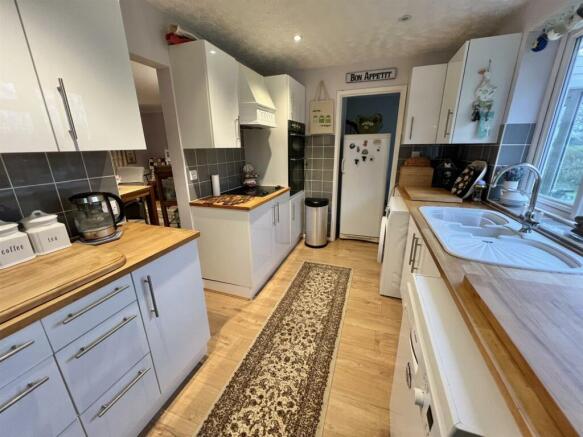 Kitchen 2.jpg