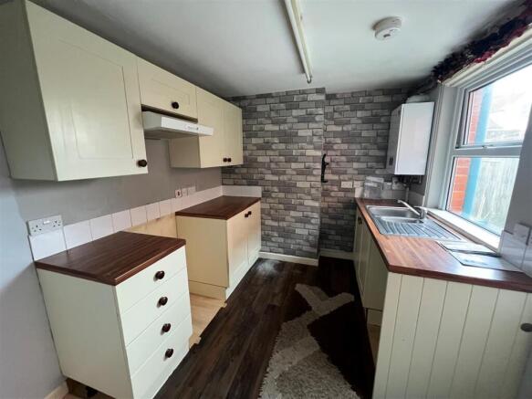 Kitchen b.jpg