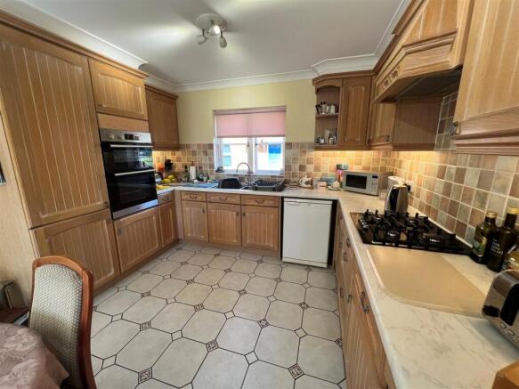 KITCHEN 2.jpg