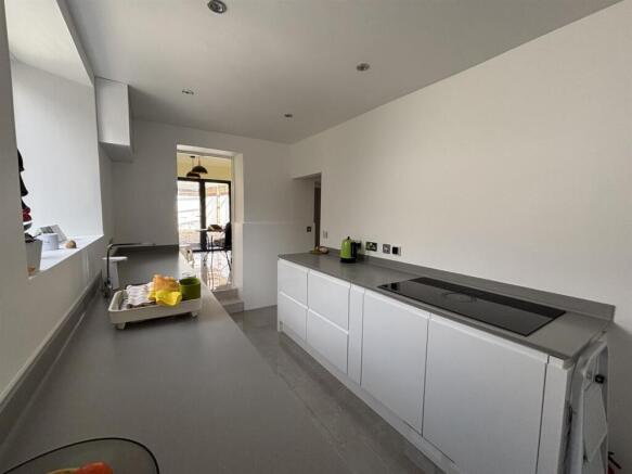 Kitchen 3.jpg