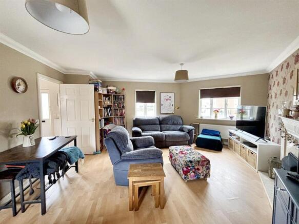 Living room 3.jpg