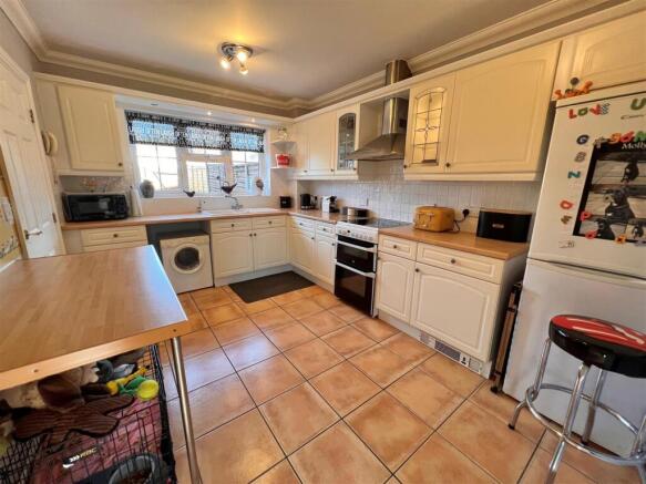 Kitchen 1.jpg