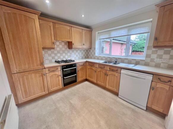 Kitchen 1.jpg