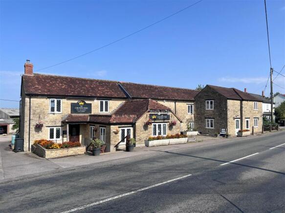 CROWN INN FRONT PIC 1.jpg