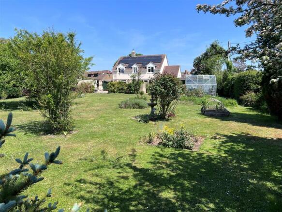 Rear garden 11.jpg