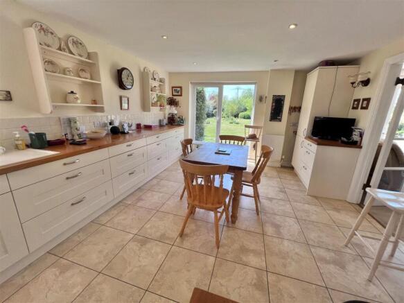 Kitchen 6.jpg