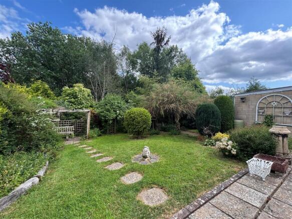 Rear garden 2.jpg