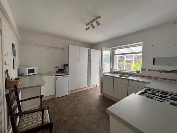 Kitchen 1.jpg