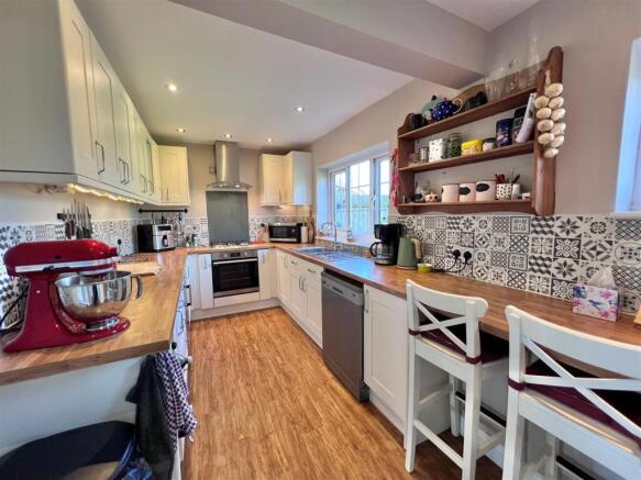 Kitchen 1.jpg