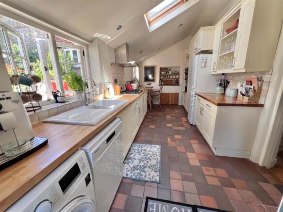Kitchen 3.jpg