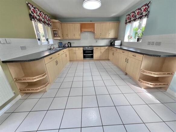 Kitchen 3.jpg