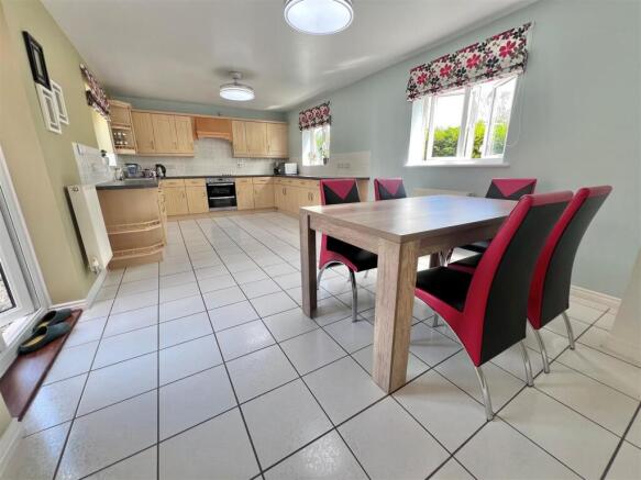 Kitchen 1.jpg
