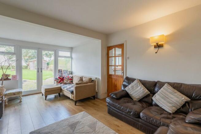 LIVING ROOM-2.jpg