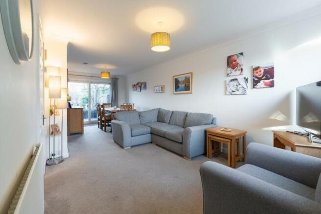 LOUNGE/DINING ROOM