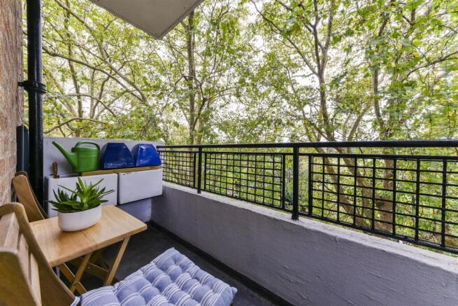 Balcony with views out to Hurlingham Park