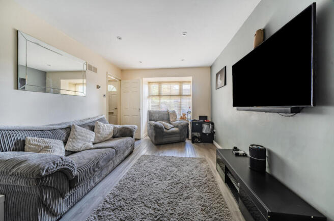 1347599-6-68b5b26...