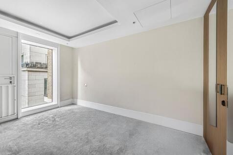 Flat 163, 
190 The Strand London, WC2R