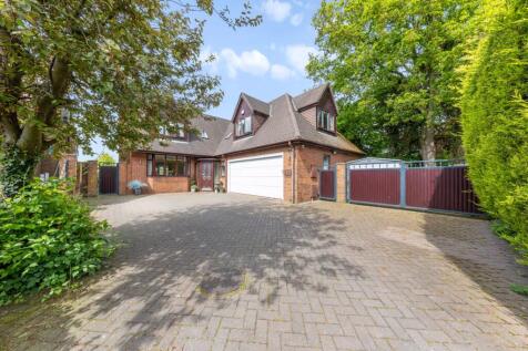 Bickley Close, Fearnhead, WA2