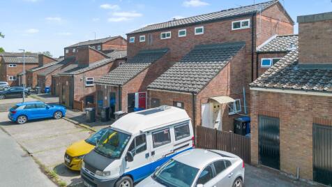 College Close, Warrington, WA1