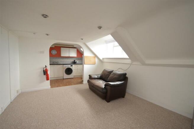 2 Bedroom Flat To Rent In Top Floor Flat Queens Parade