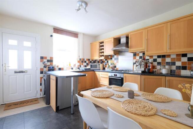 Kitchen02.jpg
