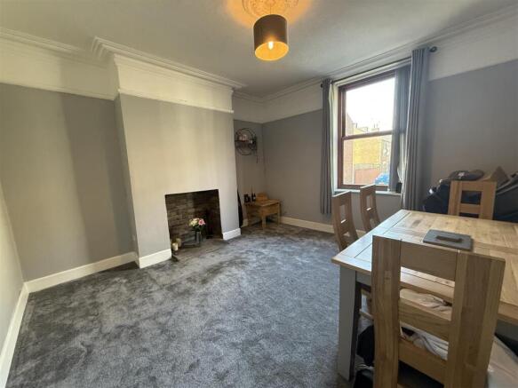 FRONT LOUNGE