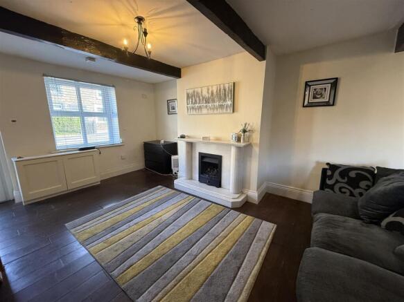 OPEN PLAN LOUNGE & KITCHEN