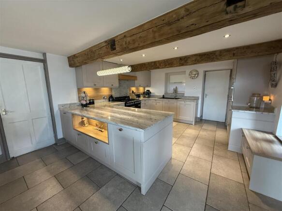 KITCHEN DINER