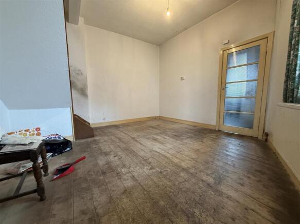 REAR LOUNGE