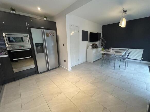OPEN PLAN KITCHEN & DINER