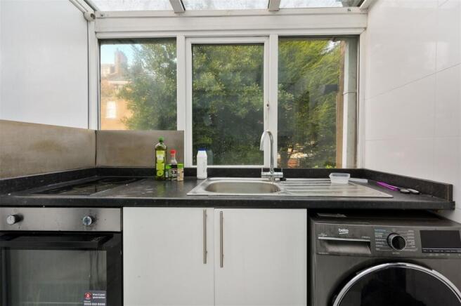 50 woodsome road kitchen pic 2.jpeg