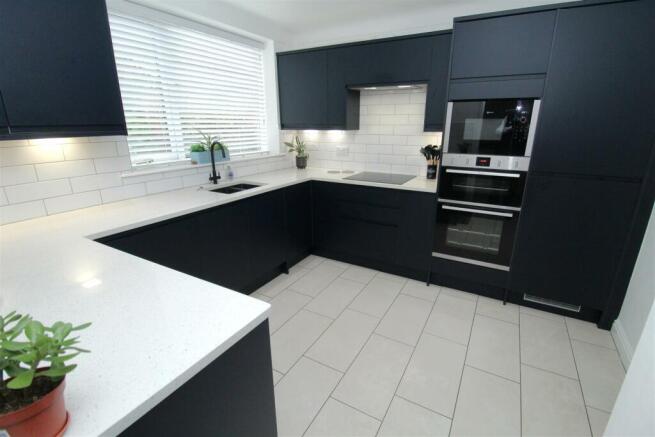 Kitchen1.JPG